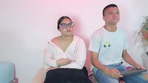 Snapshot of sebas_n_aly chatting on May 20, 2026, 12:39 am ely online show from May 20, 2026, 12:39 am