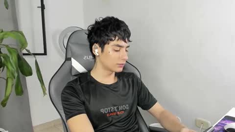 Snapshot of sebas_rosse chatting on January 19, 2026, 3:05 pm sebastian online show from January 19, 2026, 3:05 pm