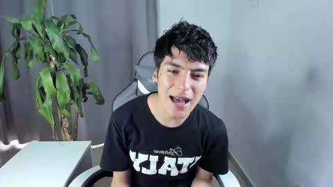 Snapshot of sebas_rosse chatting on March 18, 2026, 4:43 pm sebastian online show from March 18, 2026, 4:43 pm