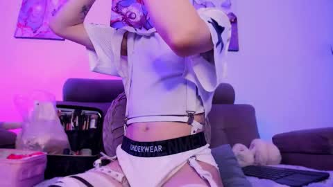     .  INDEPENDENT MODEL online show from March 2, 2026, 12:34 pm