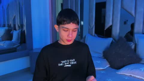 Snapshot of sebax_00 chatting on June 21, 2026, 8:44 pm Sebastian online show from June 21, 2026, 8:44 pm
