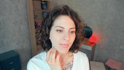 Mia online show from May 17, 2026, 5:38 am