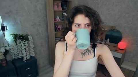 Mia online show from June 7, 2026, 5:22 am