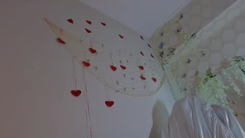 Snapshot of seductive_flower chatting on April 18, 2026, 9:57 am Mali online show from April 18, 2026, 9:57 am