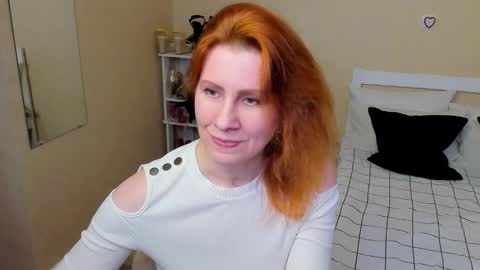 seductive_foxy_ online show from September 27, 2025, 8:25 pm