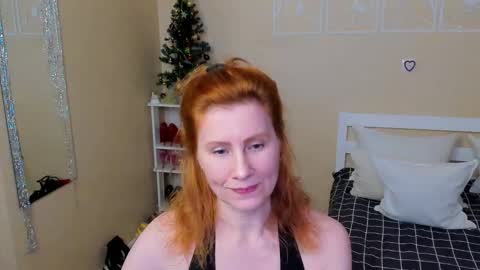 seductive_foxy_ online show from December 15, 2025, 1:37 pm