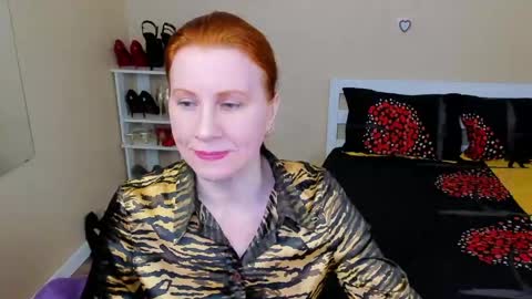 seductive_foxy_ online show from April 16, 2026, 12:06 pm