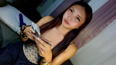 Snapshot of seductive_morena chatting on December 18, 2025, 11:11 pm Im shy online show from December 18, 2025, 11:11 pm