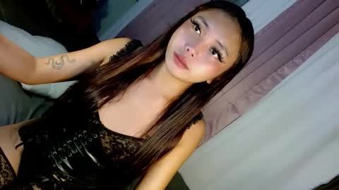 Snapshot of seductive_morena chatting on December 19, 2025, 9:00 pm Im shy online show from December 19, 2025, 9:00 pm