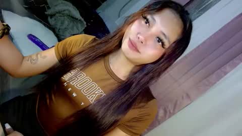 Snapshot of seductive_morena chatting on December 21, 2025, 10:39 pm Im shy online show from December 21, 2025, 10:39 pm