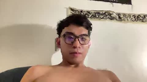 Snapshot of seductive_william chatting on February 20, 2025, 4:03 pm William online show from February 20, 2025, 4:03 pm