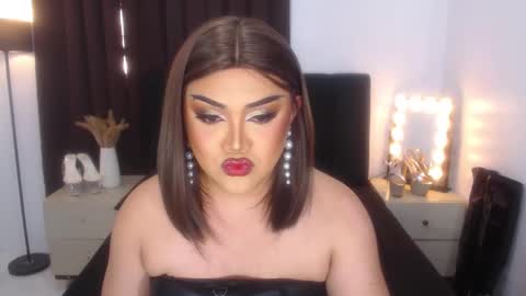 Natalie Mefford online show from February 14, 2025, 1:23 am