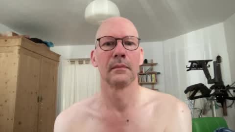 Snapshot of seethebigpicture chatting on June 22, 2026, 7:27 am seethebigpicture online show from June 22, 2026, 7:27 am