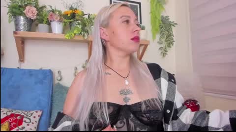 Yeyis  online show from December 31, 2024, 5:55 am