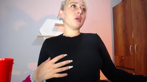 Yeyis  online show from January 9, 2025, 2:43 am