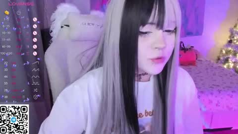 Selena  online show from December 16, 2025, 7:13 am