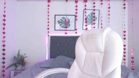 Selena online show from March 12, 2025, 4:24 pm