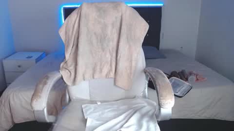 Selena online show from January 13, 2026, 2:22 pm