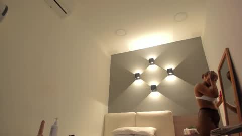 Selena online show from November 6, 2025, 11:00 am