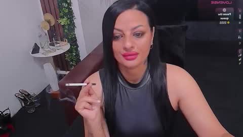 Selene online show from November 8, 2025, 5:18 am