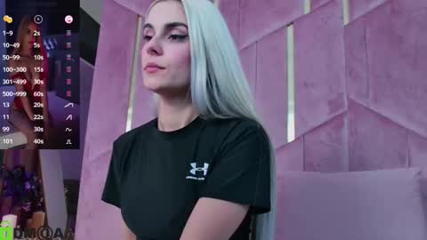 Selena online show from September 18, 2025, 3:30 am