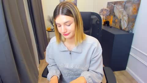 selenaemoore online show from April 12, 2026, 3:44 am