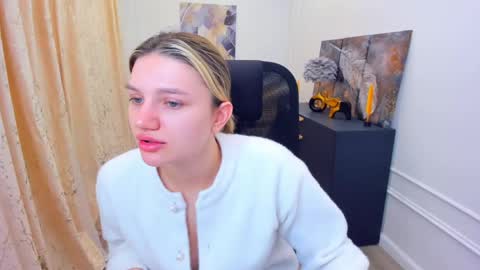selenaemoore online show from May 29, 2026, 3:48 am