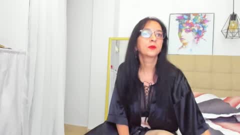 Snapshot of selene_milf_ chatting on January 25, 2025, 5:29 am Selene online show from January 25, 2025, 5:29 am