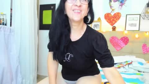 Snapshot of selene_milf_ chatting on February 17, 2025, 3:15 am Selene online show from February 17, 2025, 3:15 am