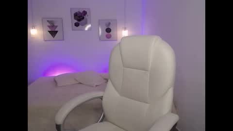 selene_rouse_ online show from November 23, 2025, 12:21 am