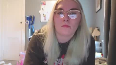 Snapshot of selenebaby chatting on March 17, 2026, 7:50 pm Selene online show from March 17, 2026, 7:50 pm