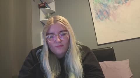 Snapshot of selenebaby chatting on March 19, 2026, 10:25 pm Selene online show from March 19, 2026, 10:25 pm