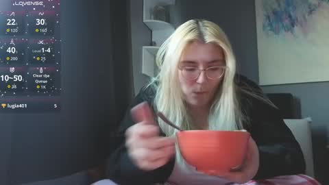 Snapshot of selenebaby chatting on April 8, 2026, 10:54 pm Selene online show from April 8, 2026, 10:54 pm