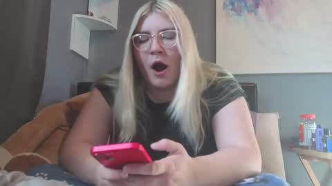 Snapshot of selenebaby chatting on April 11, 2026, 12:31 pm Selene online show from April 11, 2026, 12:31 pm