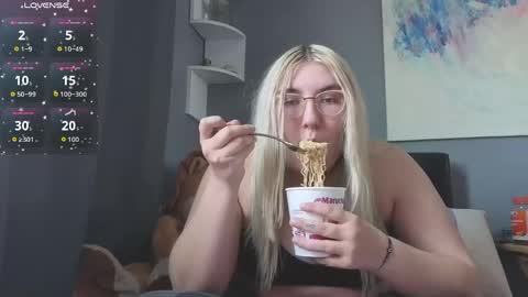 Snapshot of selenebaby chatting on April 14, 2026, 4:57 pm Selene online show from April 14, 2026, 4:57 pm