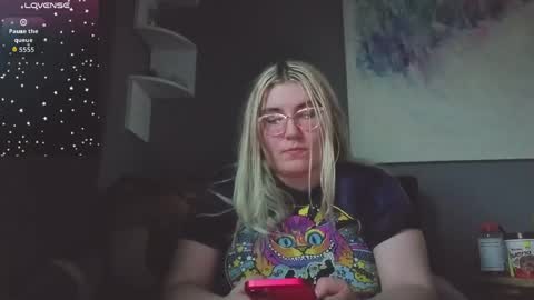 Snapshot of selenebaby chatting on April 15, 2026, 11:27 pm Selene online show from April 15, 2026, 11:27 pm