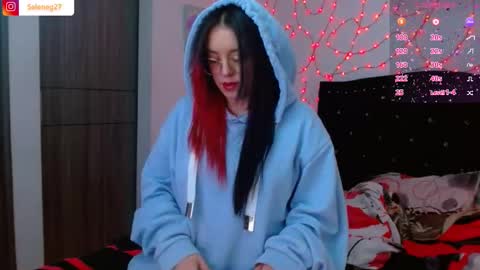 Selene G  online show from December 3, 2025, 8:34 am