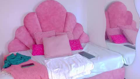 Snapshot of selenegibson__ chatting on February 6, 2026, 7:50 pm SELENE GIBSON online show from February 6, 2026, 7:50 pm