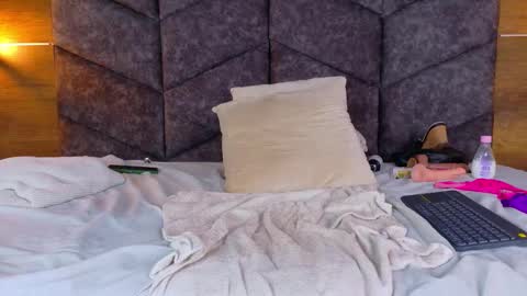 Snapshot of selenegibson__ chatting on February 14, 2026, 7:38 am SELENE GIBSON online show from February 14, 2026, 7:38 am