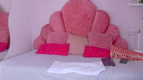 Snapshot of selenegibson__ chatting on February 23, 2026, 7:33 pm SELENE GIBSON online show from February 23, 2026, 7:33 pm