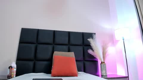 Selene Lujan online show from December 2, 2025, 11:48 am