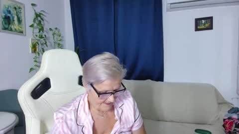 Selenna online show from November 27, 2025, 6:43 pm