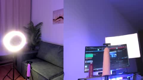 Snapshot of selina_coy chatting on March 9, 2025, 9:14 pm lina next stream nearest evening online show from March 9, 2025, 9:14 pm