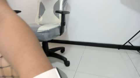 Selket online show from February 5, 2025, 2:05 pm