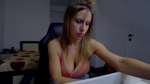 Snapshot of sellena_angel chatting on May 12, 2026, 3:20 pm sellena_angel online show from May 12, 2026, 3:20 pm
