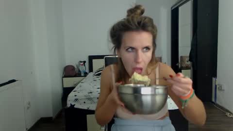 sellena_angels online show from February 2, 2025, 11:42 pm