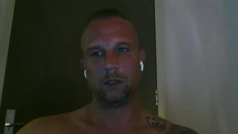 sence08 online show from November 10, 2025, 3:38 am