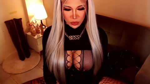 Snapshot of sensational_diva chatting on December 12, 2024, 12:16 am unstappable queen kate online show from December 12, 2024, 12:16 am
