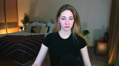 Snapshot of sensitiveheartt chatting on February 4, 2026, 11:16 am sensitiveheartt online show from February 4, 2026, 11:16 am