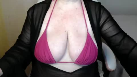 Snapshot of sensual_cris chatting on June 16, 2026, 8:28 am CRIS online show from June 16, 2026, 8:28 am